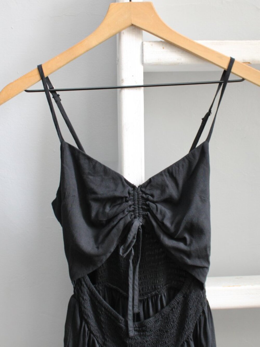 Hollister Black Front Cut-Out Ruched Bodice Sleeveless Shorts Romper Size Small - Picture 5 of 6
